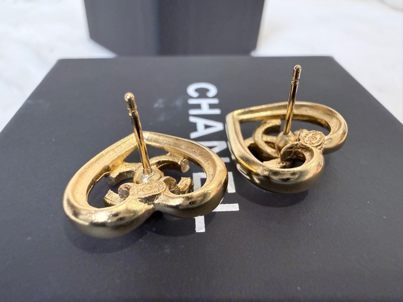 Chanel✨2023愛心耳環 針式耳環 耳針耳釘-16
