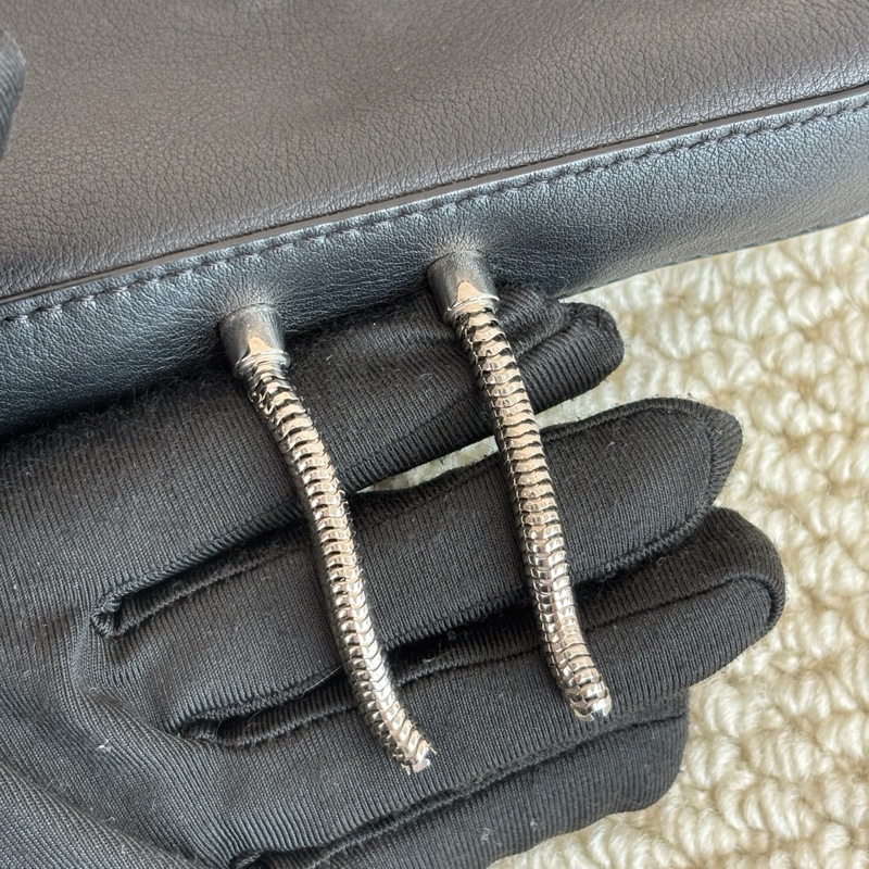 FENDI 芬迪特別版Baguette 黑色 牛皮超迷你 毛絨腳腳-7