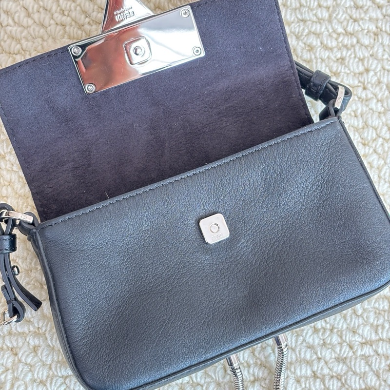 FENDI 芬迪特別版Baguette 黑色 牛皮超迷你 毛絨腳腳-14