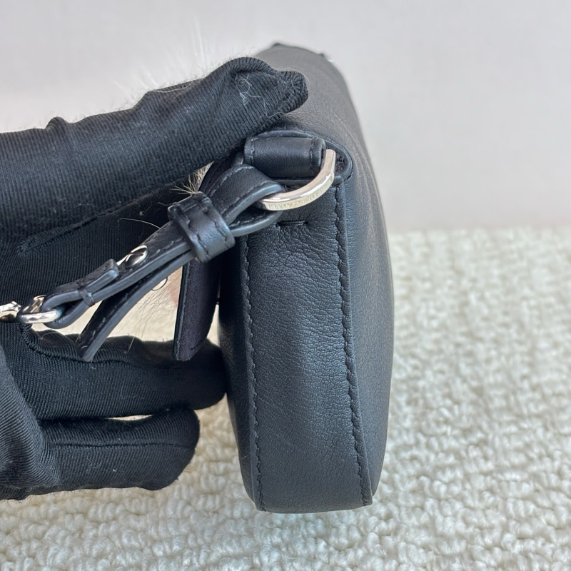 FENDI 芬迪特別版Baguette 黑色 牛皮超迷你 毛絨腳腳-17