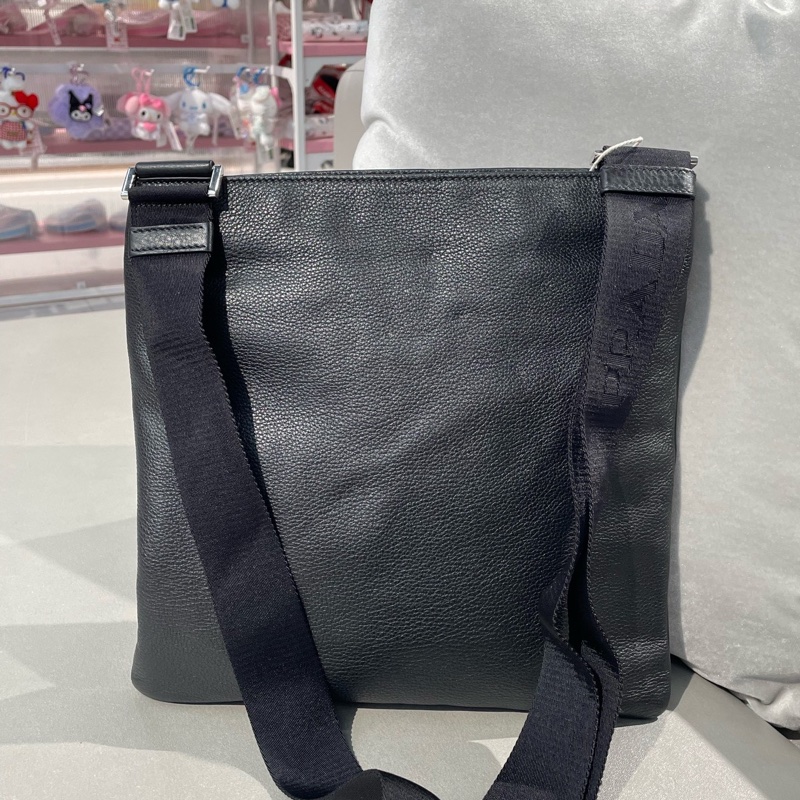 prada普拉達 黑銀牛皮全皮郵差斜挎包 無附件-1