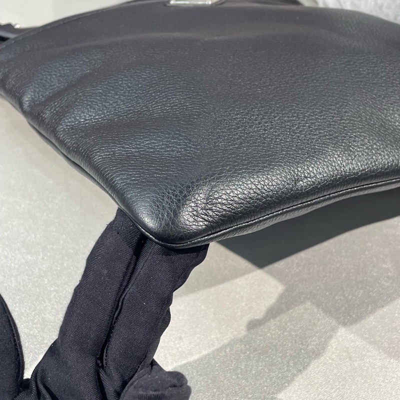 prada普拉達 黑銀牛皮全皮郵差斜挎包 無附件-2