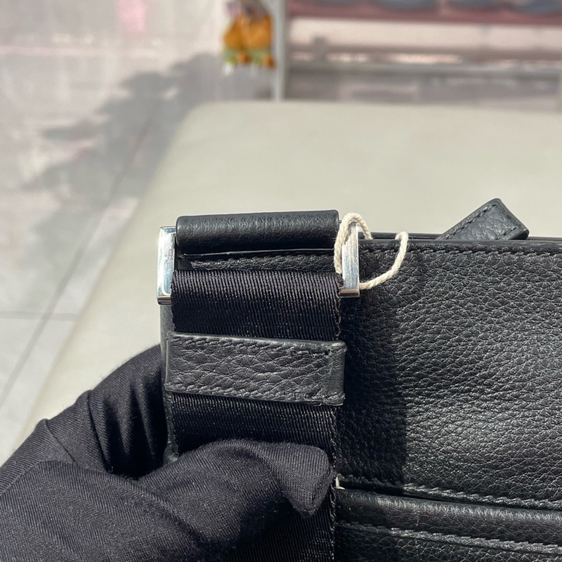prada普拉達 黑銀牛皮全皮郵差斜挎包 無附件-5