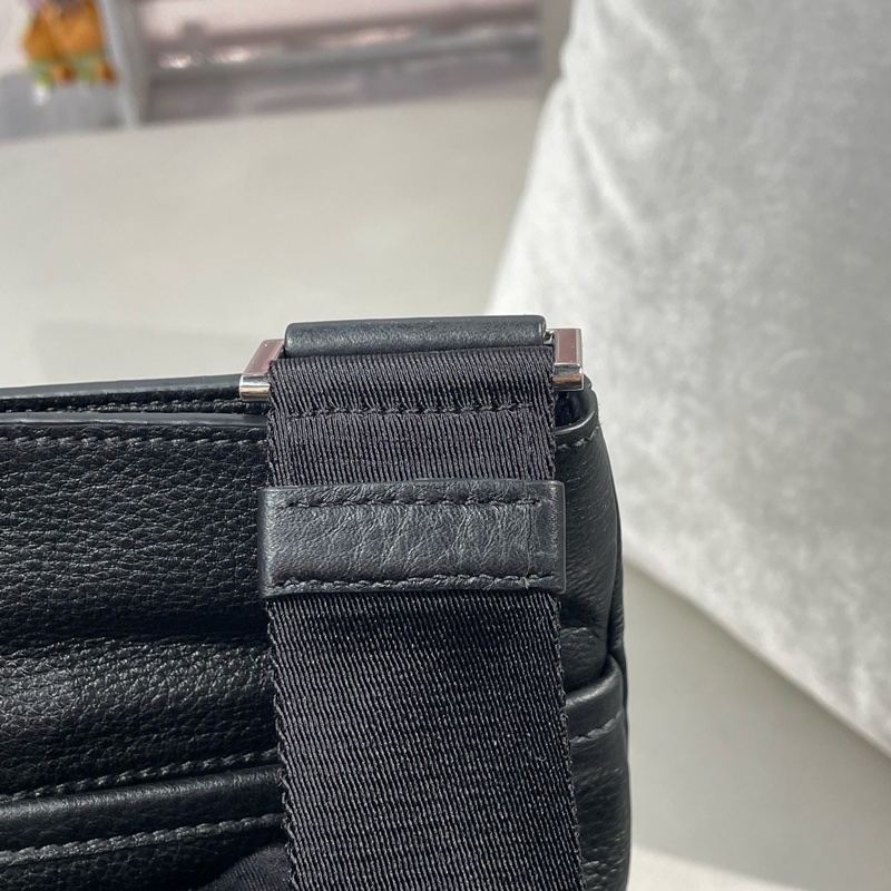 prada普拉達 黑銀牛皮全皮郵差斜挎包 無附件-6