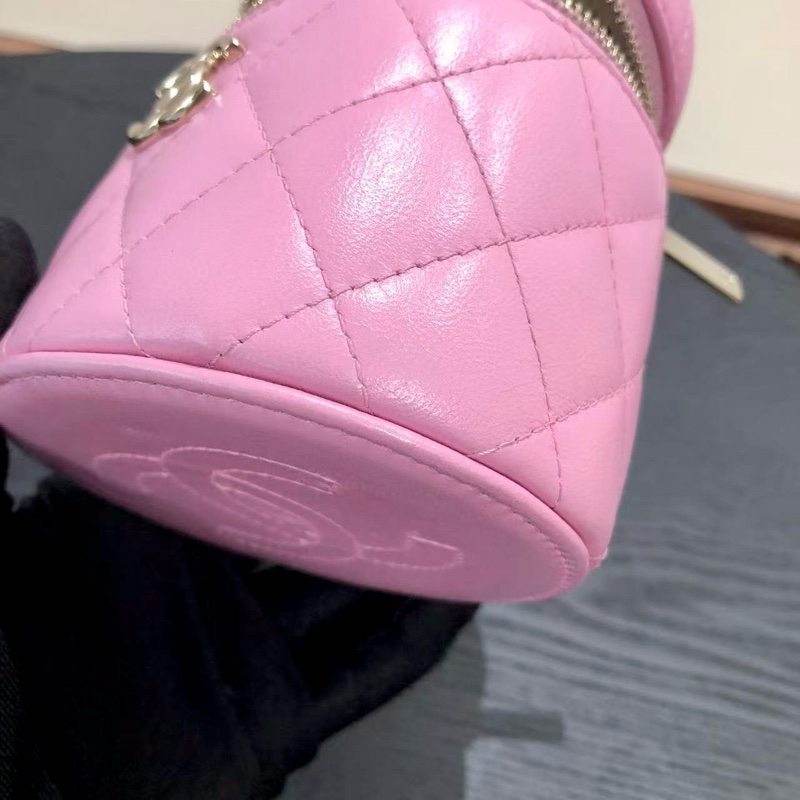 Chanel香奈兒粉色肥腸水桶包22S小號，-15