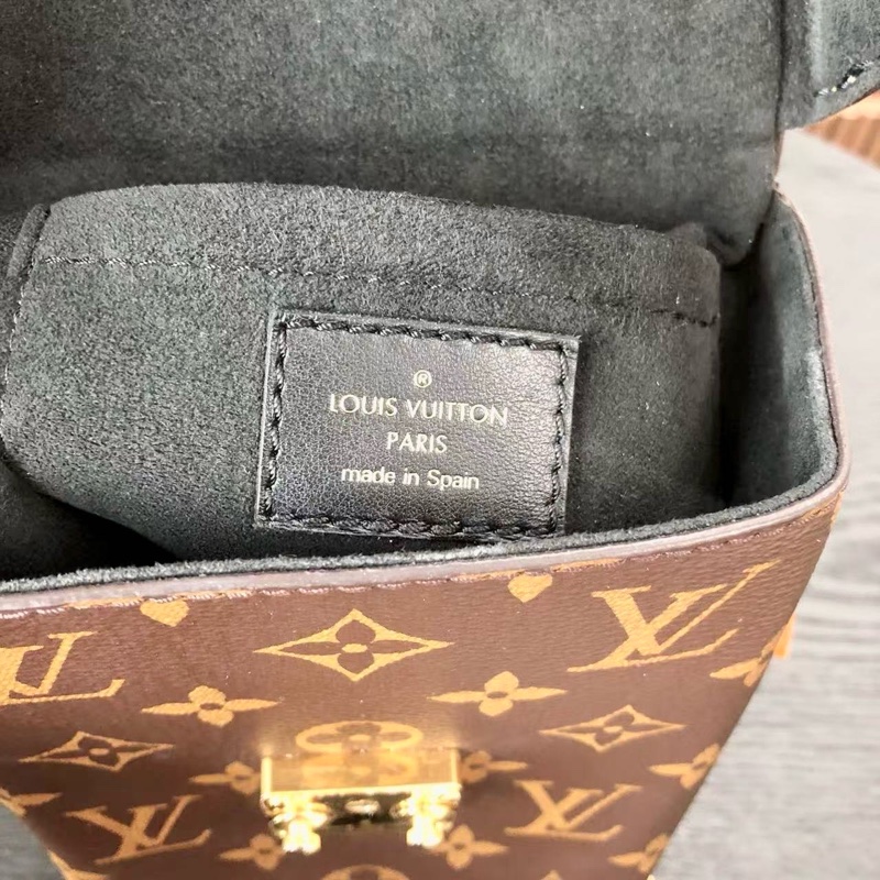 LV路易威登 Camera Box 老花秀款盒子包-12