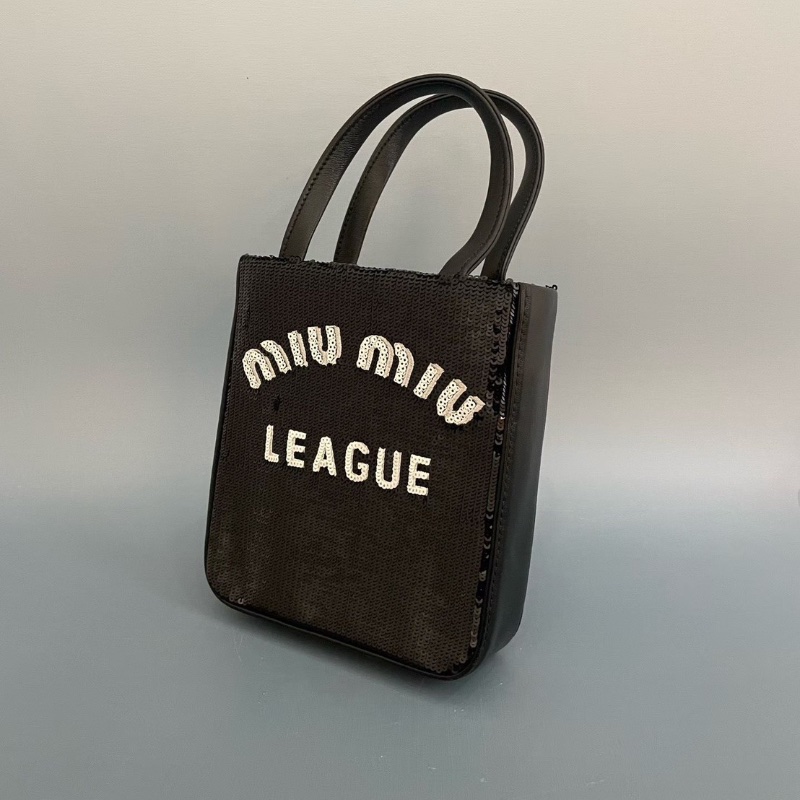 MIUMIU 黑色亮片手機包 手提肩背斜背包芯片款 15×17.5×5   99新配件塵袋 鏈條-6