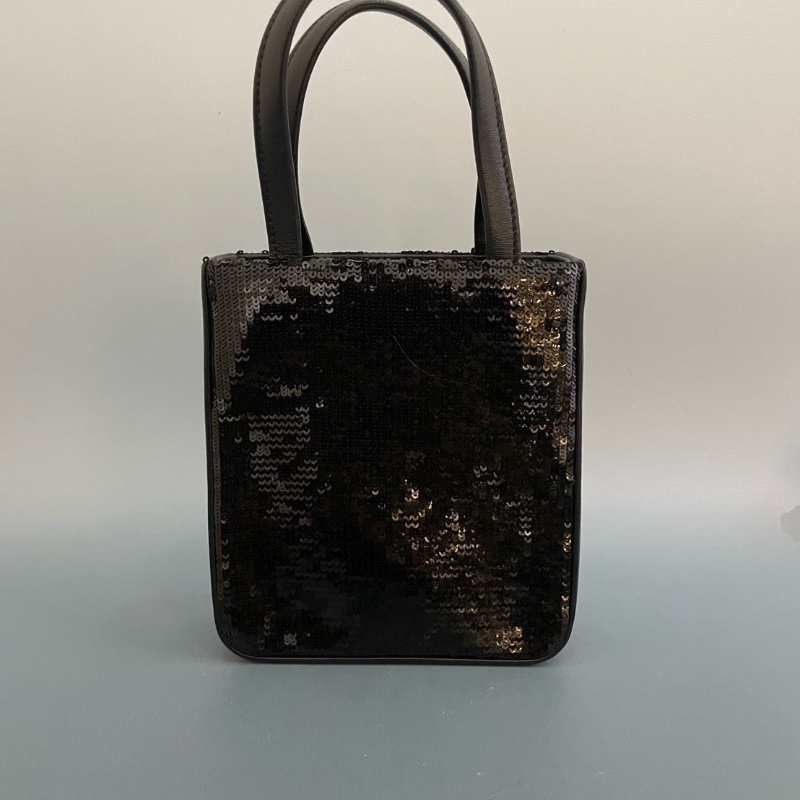 MIUMIU 黑色亮片手機包 手提肩背斜背包芯片款 15×17.5×5   99新配件塵袋 鏈條-8