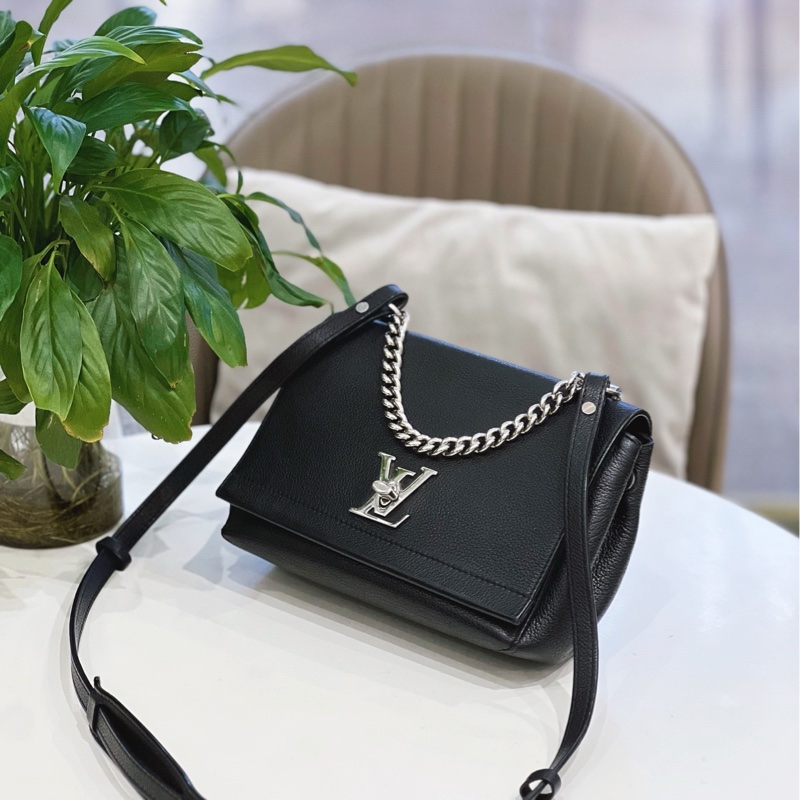 98新❤️LV lockme bb 黑銀 全皮鎖頭郵差包✨-3