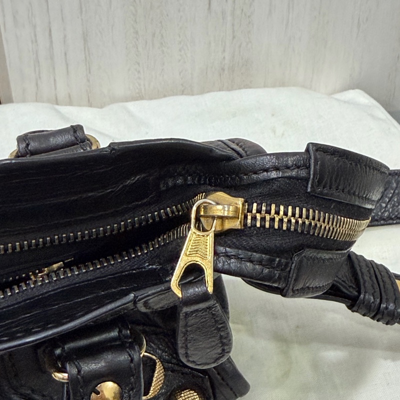 Balenciaga Mini City 黑金扣機車包-21