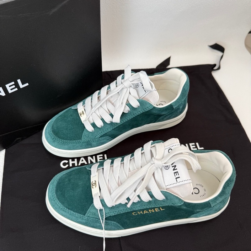 閒置未使用CHANEL香奈兒 女款 麂皮 湖水綠 36.5碼-0