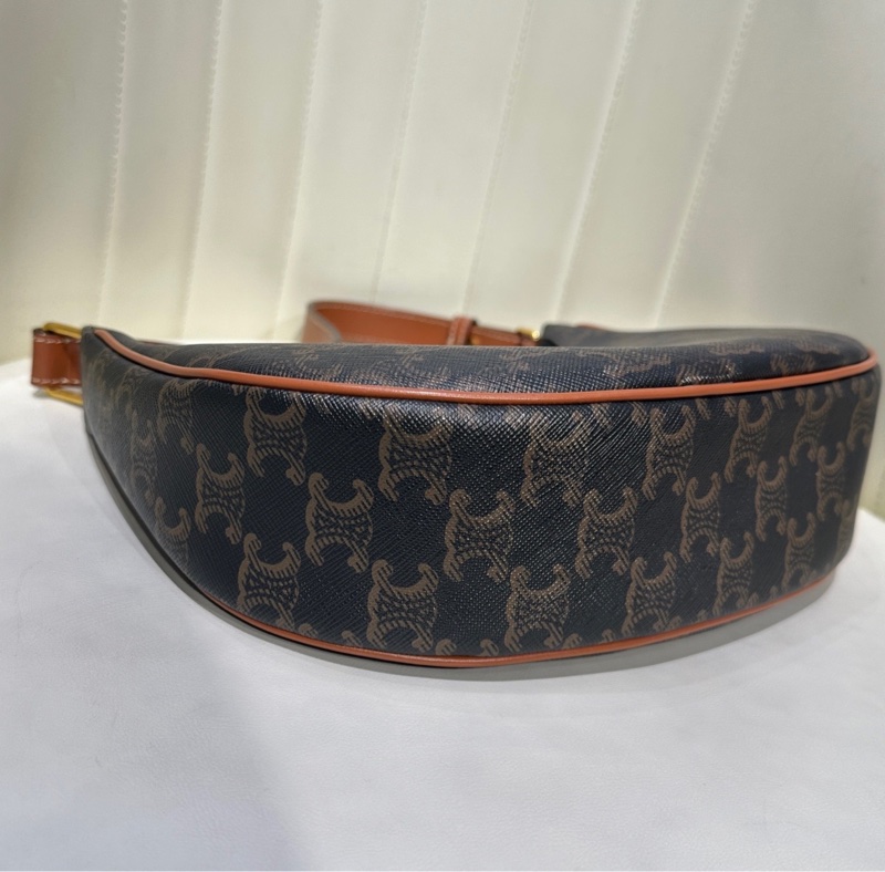 98新 Celine/賽琳 AVA凱旋門老花腋下包 黃褐色月亮豌豆包 21年編碼 尺寸：23*7*-3