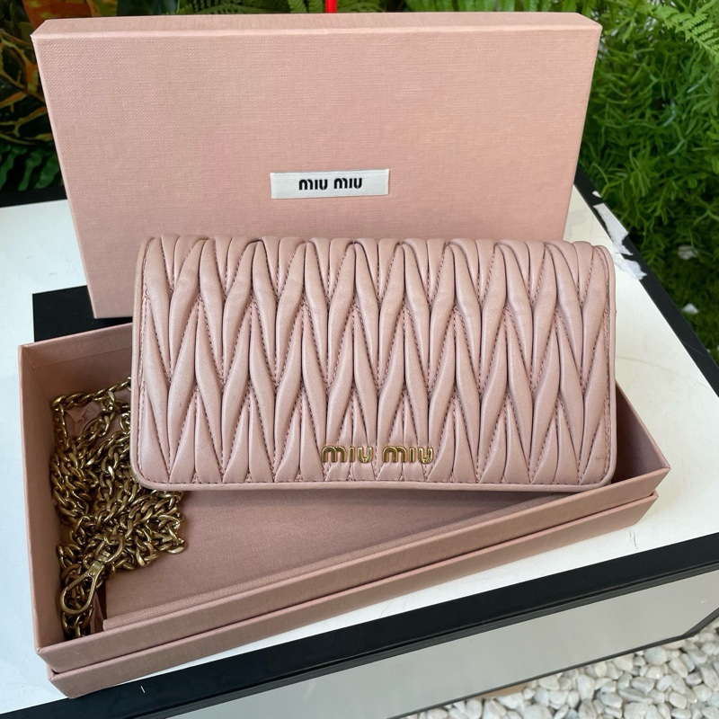98新 MiuMiu 繆繆 粉色褶皺Woc鏈條包-0