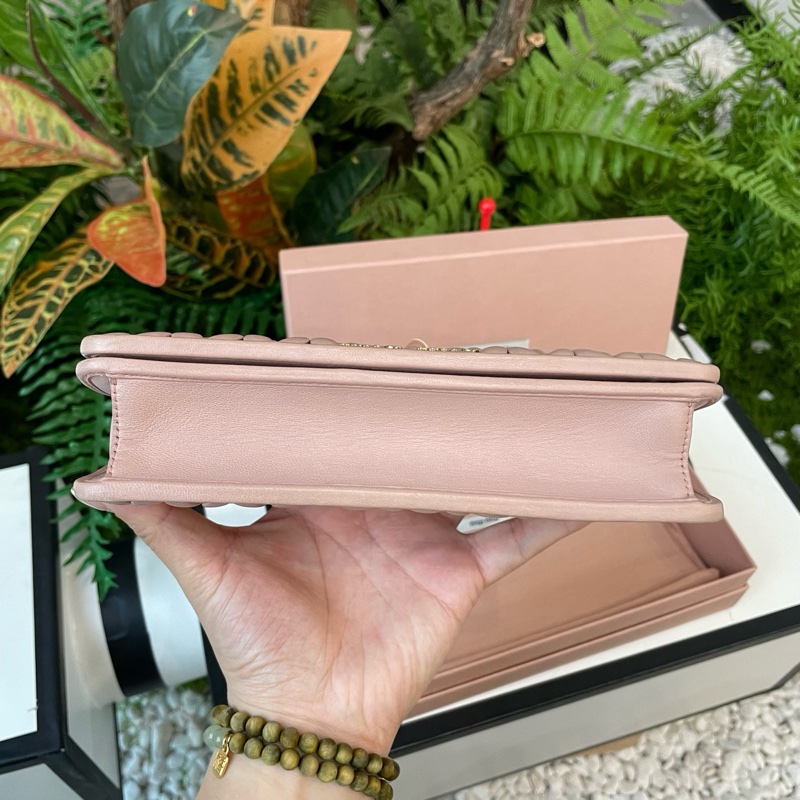 98新 MiuMiu 繆繆 粉色褶皺Woc鏈條包-2