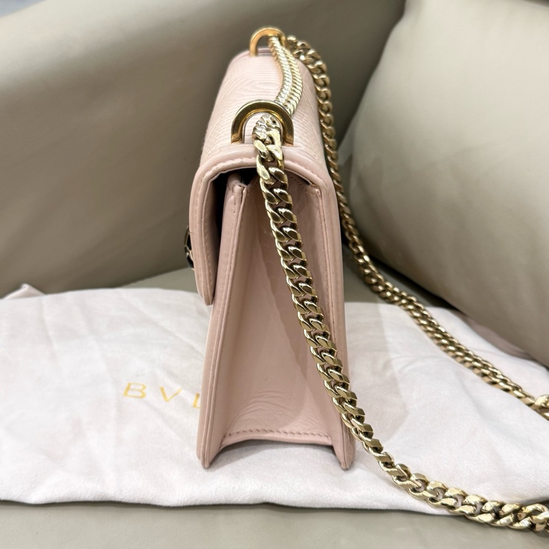 99新 BVLGARI寶格麗 粉色蛇頭包 粉色琺瑯+黑色細節 辨識度滿分 尺寸約24*16*7-2