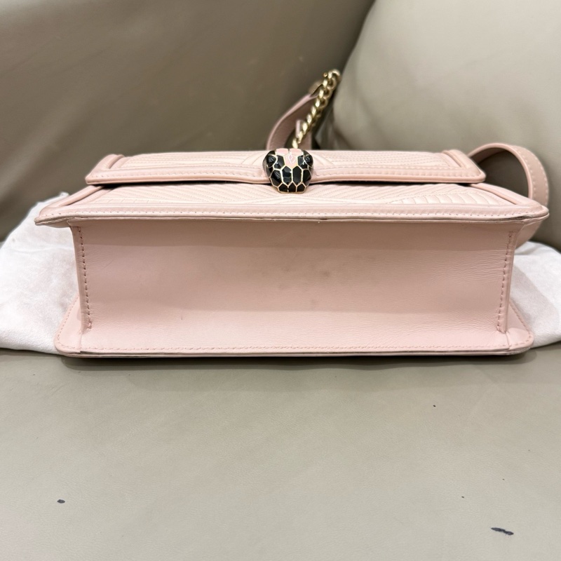 99新 BVLGARI寶格麗 粉色蛇頭包 粉色琺瑯+黑色細節 辨識度滿分 尺寸約24*16*7-4