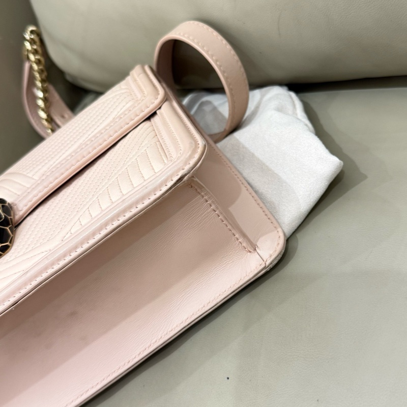 99新 BVLGARI寶格麗 粉色蛇頭包 粉色琺瑯+黑色細節 辨識度滿分 尺寸約24*16*7-6