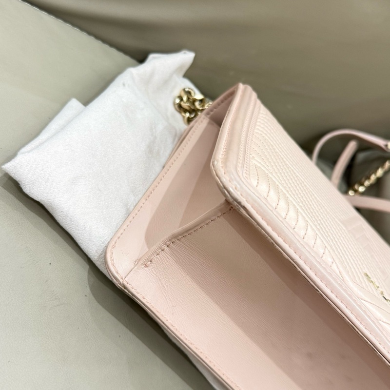 99新 BVLGARI寶格麗 粉色蛇頭包 粉色琺瑯+黑色細節 辨識度滿分 尺寸約24*16*7-8