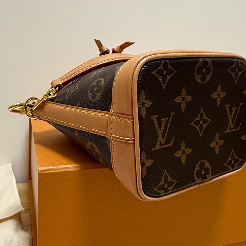 Lv nano neo  8成新起-9