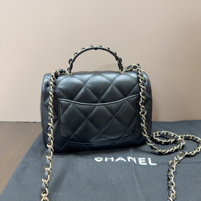 Chanel 黑羊皮淡金釦手柄 Mini 斜背包-7