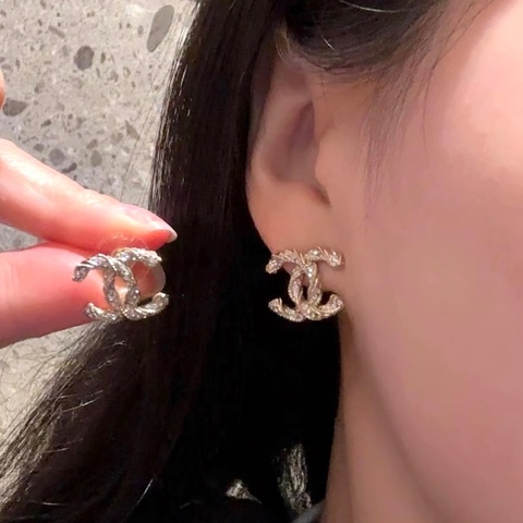 【97新 ✨ 全網最低價！】 Chanel /香奈兒 cocomark郵輪系列雙C麻花紋理金屬鑲鑽耳釘（下單前先詢問庫存❗️）