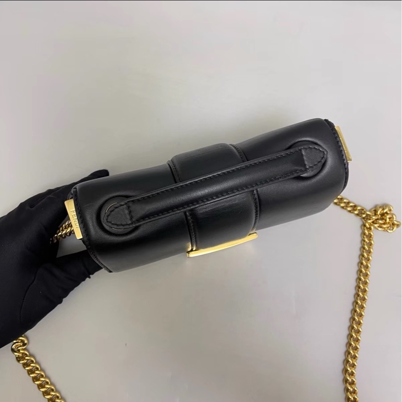 百搭老錢風💎 Fendi芬迪Baguette迷你黑金全皮法棍包單肩包手提包-10