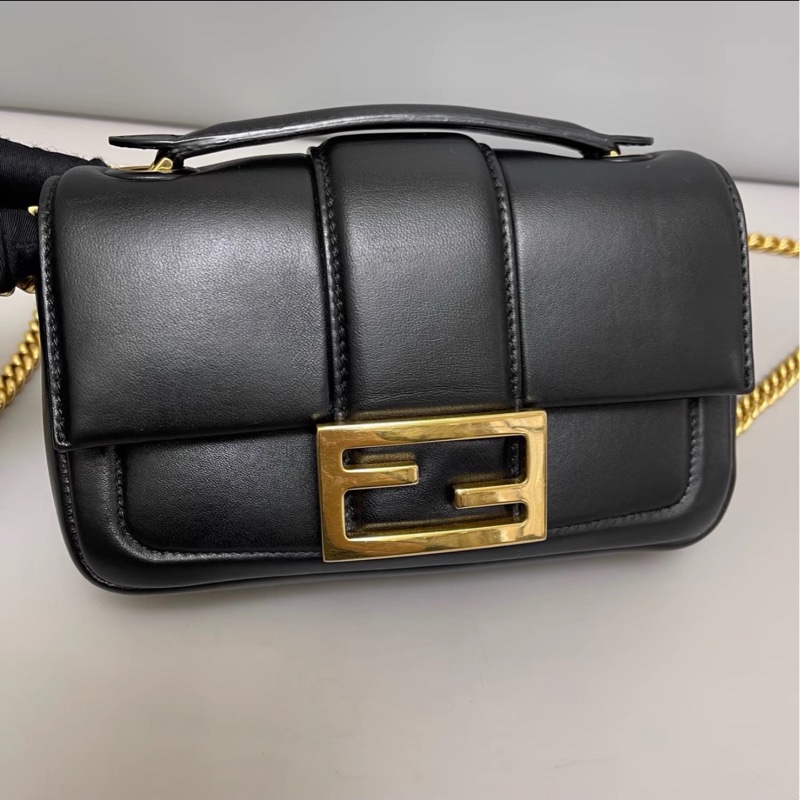 百搭老錢風💎 Fendi芬迪Baguette迷你黑金全皮法棍包單肩包手提包-11