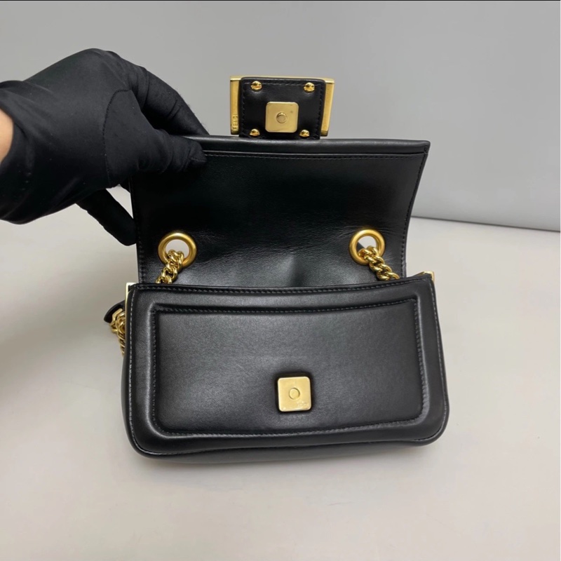 百搭老錢風💎 Fendi芬迪Baguette迷你黑金全皮法棍包單肩包手提包-12