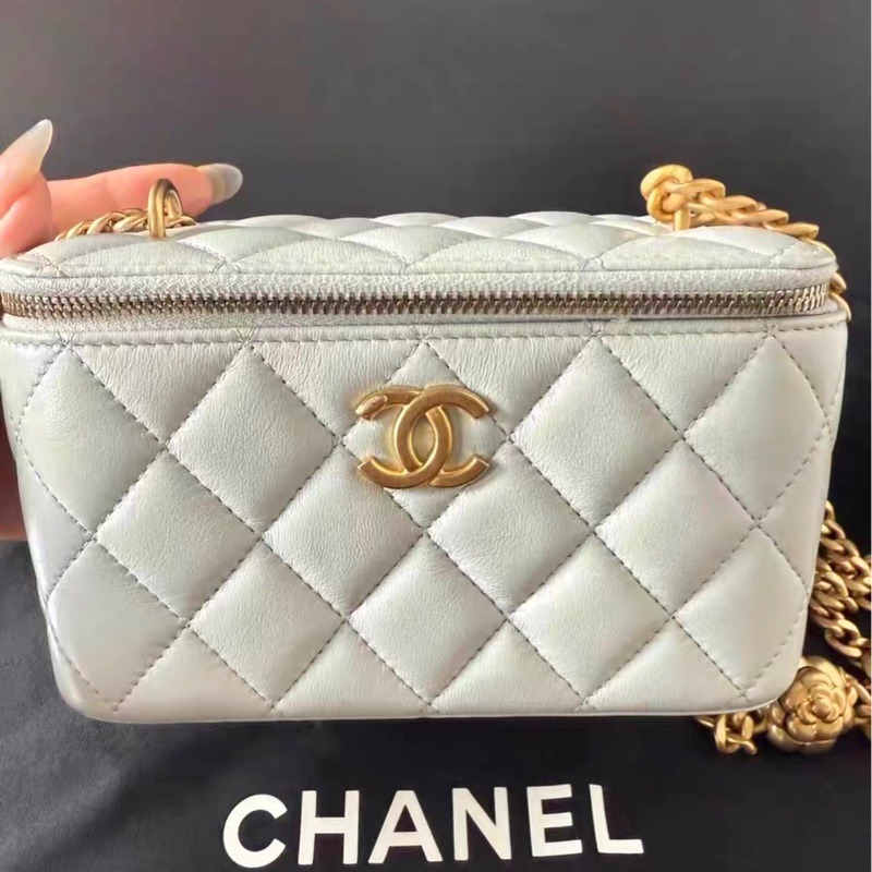 【96新 ✨ 全網最低價！】 Chanel 香奈兒23s晶片款 淡藍色 羊皮 山茶花 化妝包（下單前先詢問庫存❗️）-3