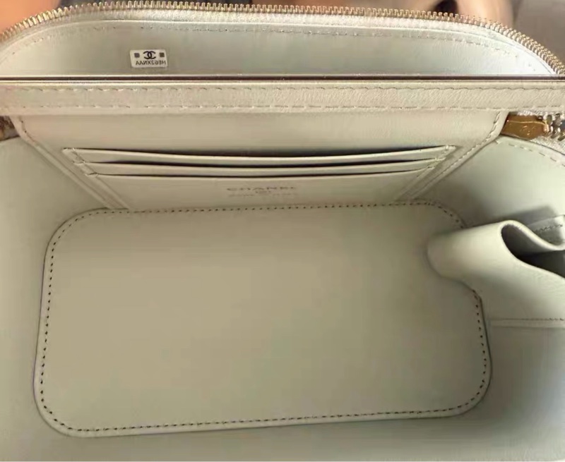 【96新 ✨ 全網最低價！】 Chanel 香奈兒23s晶片款 淡藍色 羊皮 山茶花 化妝包（下單前先詢問庫存❗️）-5