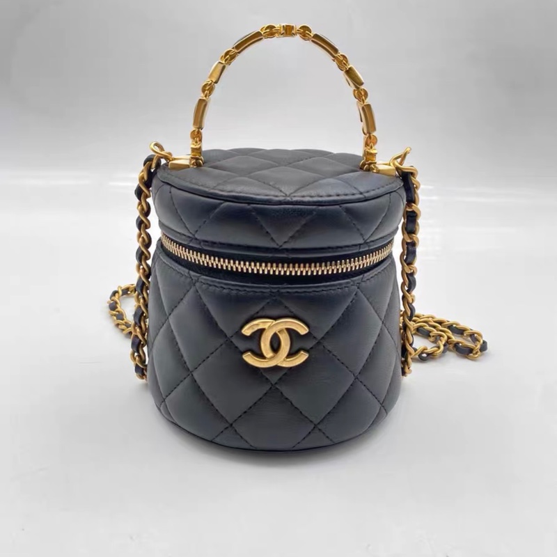 【97新 ✨ 全網最低價！】 Chanel 香奈兒  22B黑金琺瑯手柄 手提包 水桶包 化妝包 羊皮  （下單前先詢問庫存❗️）-4