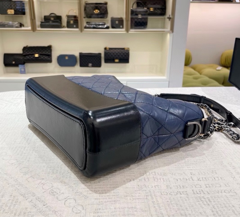 【98新 ✨ 全網最低價！】 Chanel香奈兒 中號流浪包深藍色 大容量 四季皆可背 低調卻不失貴氣（下單前先詢問庫存❗️）-9