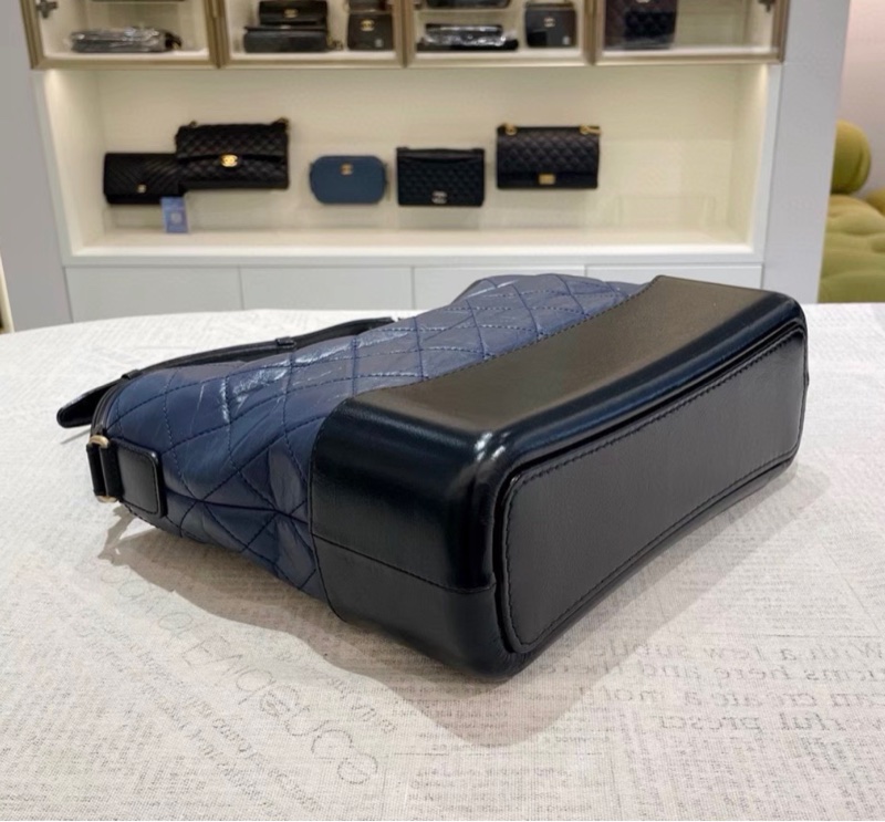 【98新 ✨ 全網最低價！】 Chanel香奈兒 中號流浪包深藍色 大容量 四季皆可背 低調卻不失貴氣（下單前先詢問庫存❗️）-4