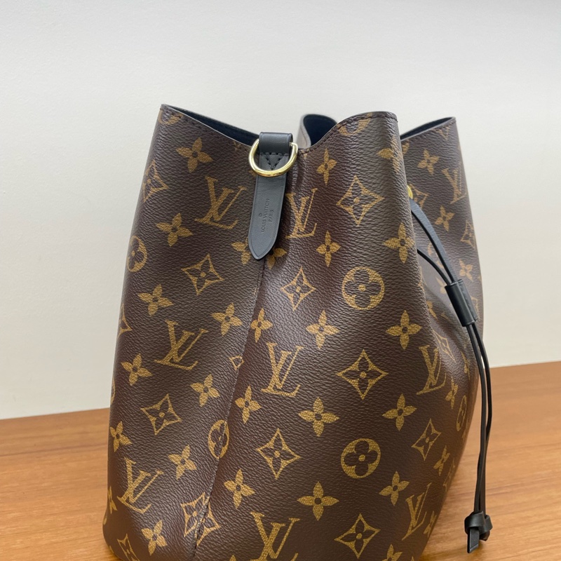 97新 LV老花NÉONOÉ系列黑色水桶包黑桶單肩包斜挎包20編碼 百搭實用-2