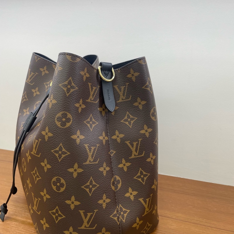 97新 LV老花NÉONOÉ系列黑色水桶包黑桶單肩包斜挎包20編碼 百搭實用-3