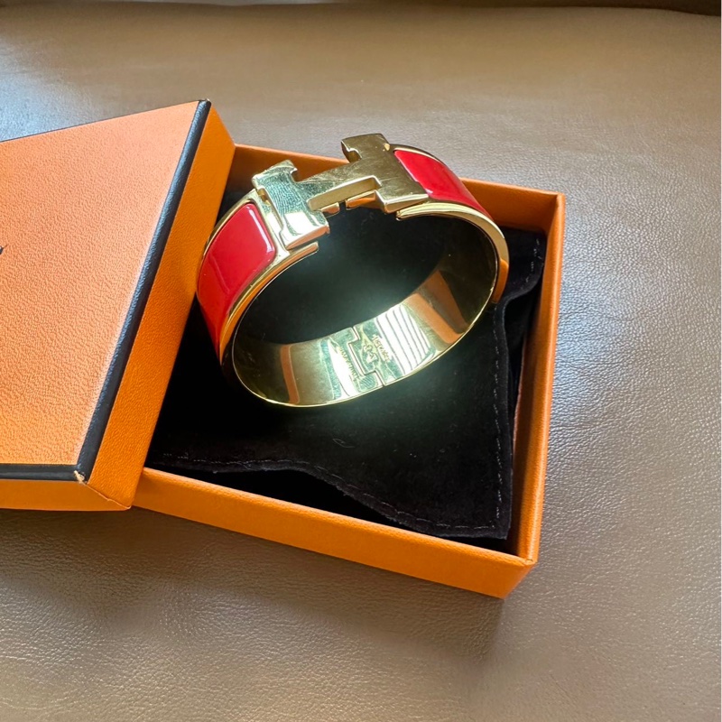 全新 Hermes 愛馬仕 Clic H 寬版 紅色金扣 琺瑯手鐲，熱門款，內直徑5.5cm，寬2-1