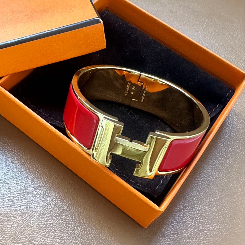 全新 Hermes 愛馬仕 Clic H 寬版 紅色金扣 琺瑯手鐲，熱門款，內直徑5.5cm，寬2-3