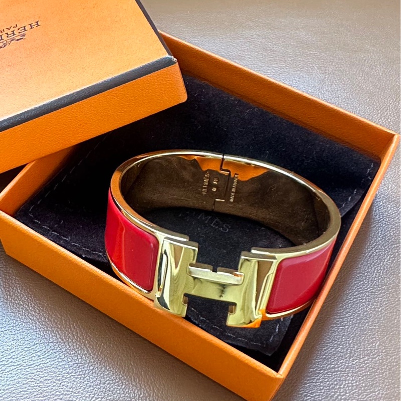 全新 Hermes 愛馬仕 Clic H 寬版 紅色金扣 琺瑯手鐲，熱門款，內直徑5.5cm，寬2-4