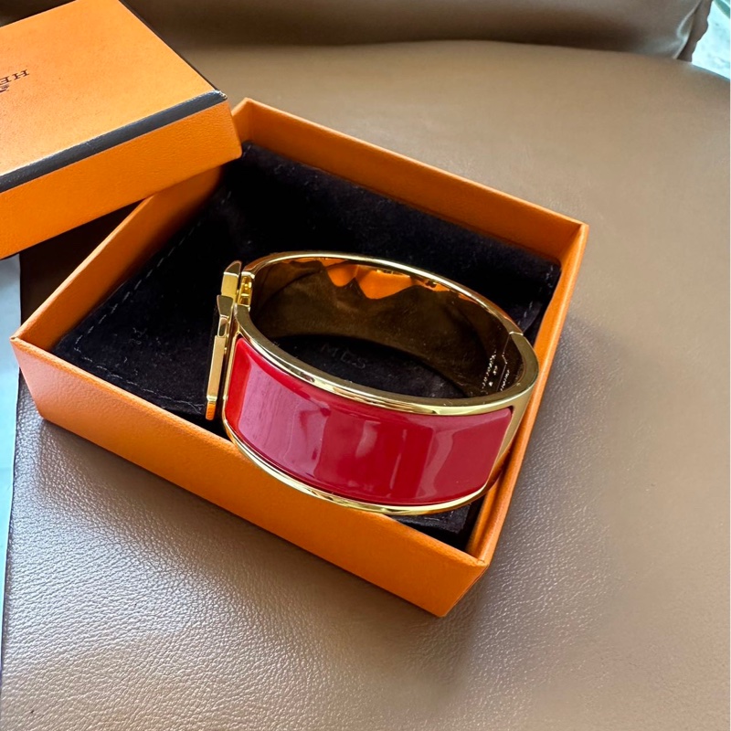 全新 Hermes 愛馬仕 Clic H 寬版 紅色金扣 琺瑯手鐲，熱門款，內直徑5.5cm，寬2-5