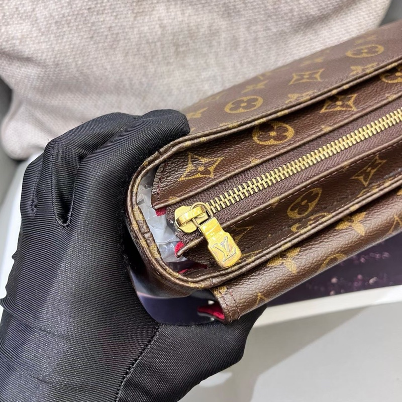 LV老花中號駱駝包-8