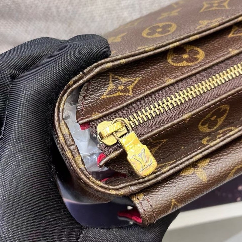 LV老花中號駱駝包-9