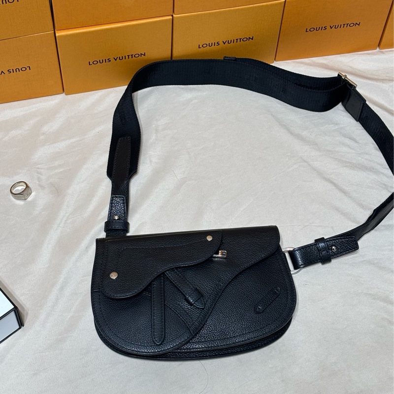 🔥超級好看 質感百搭 Dior 迪奧 saddle素面黑馬鞍 肩背/斜背包-1