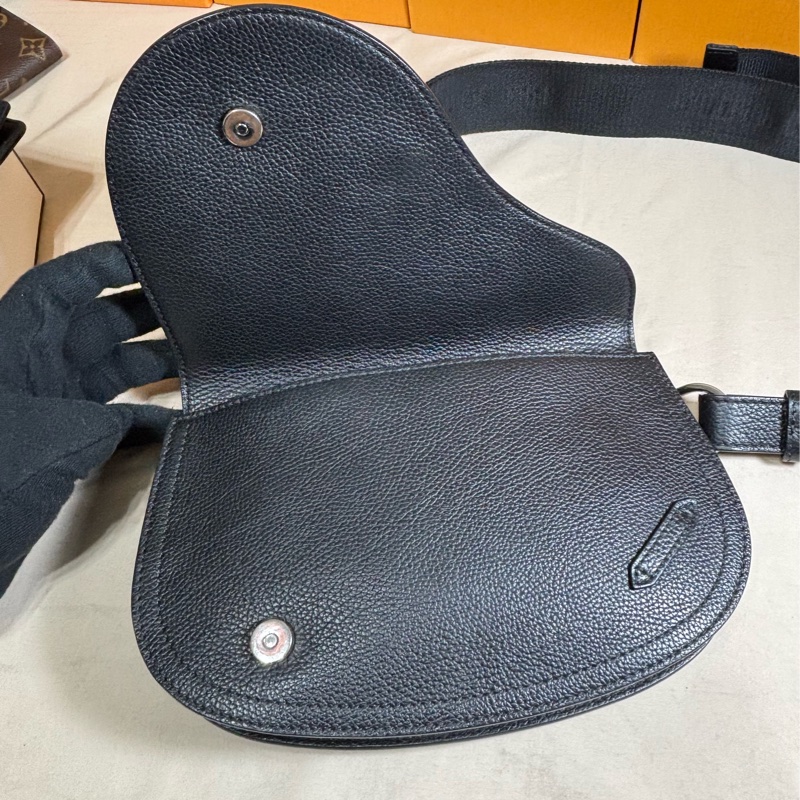 🔥超級好看 質感百搭 Dior 迪奧 saddle素面黑馬鞍 肩背/斜背包-4