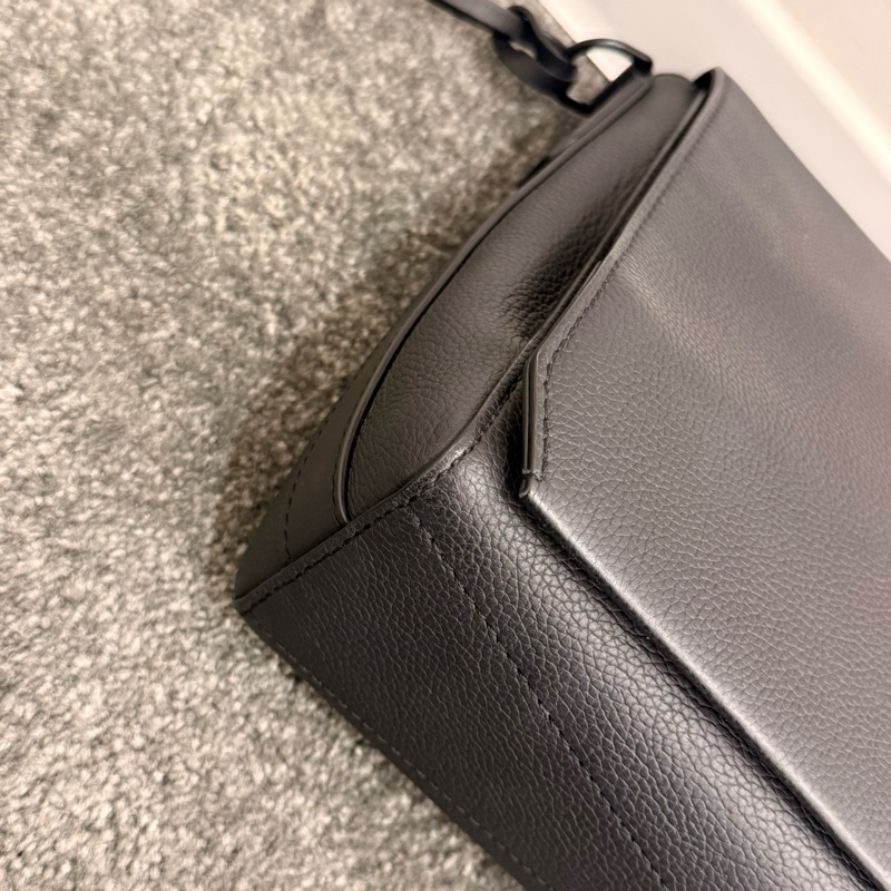 99新❤️lv路易威登 最新款全皮takeoff黑色 粒面牛皮郵差包單肩斜挎包 男款 芯片款中號-4