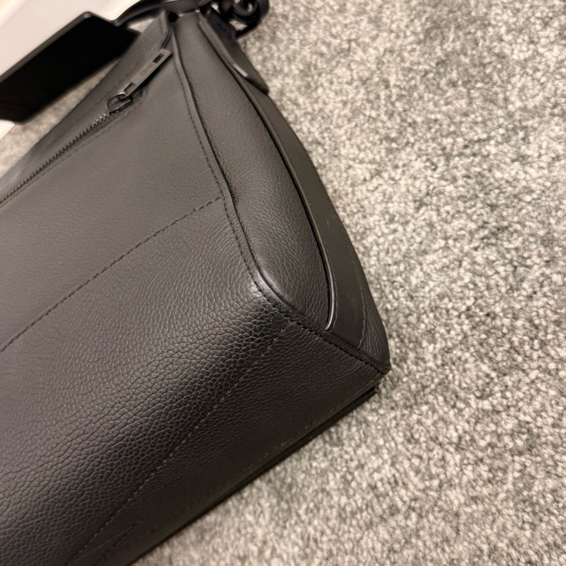 99新❤️lv路易威登 最新款全皮takeoff黑色 粒面牛皮郵差包單肩斜挎包 男款 芯片款中號-5