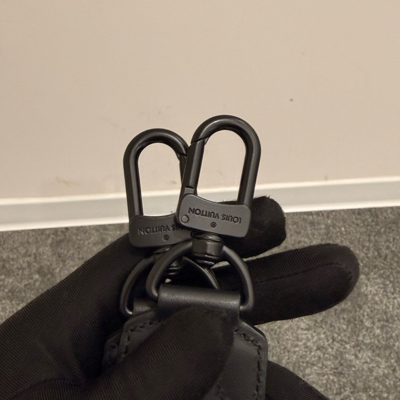 99新❤️lv路易威登 最新款全皮takeoff黑色 粒面牛皮郵差包單肩斜挎包 男款 芯片款中號-9