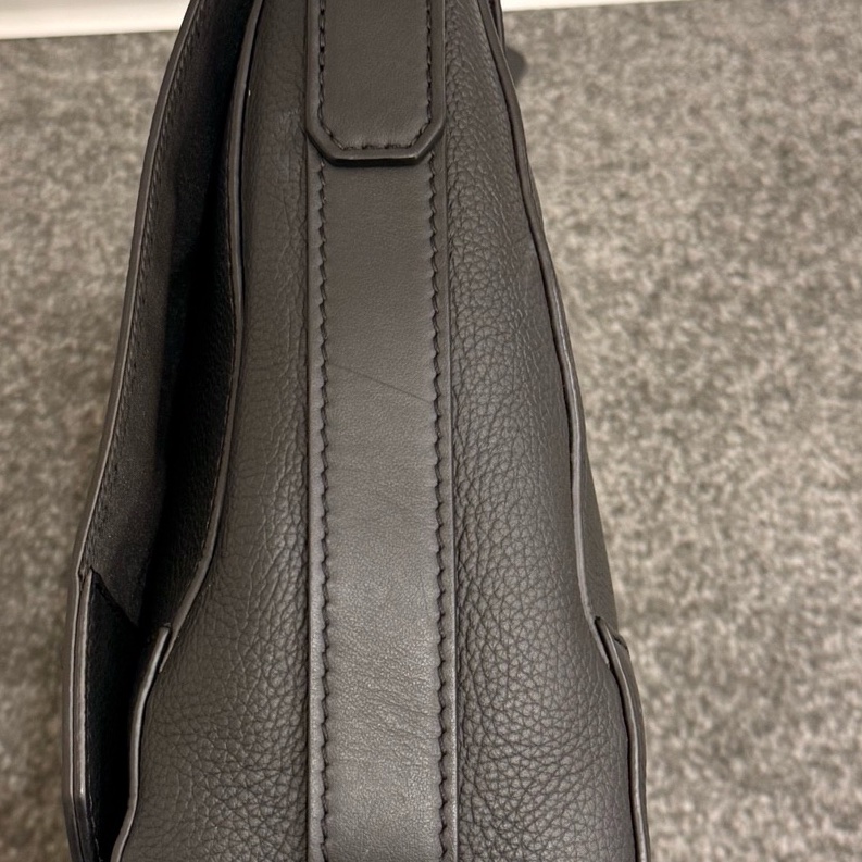 99新❤️lv路易威登 最新款全皮takeoff黑色 粒面牛皮郵差包單肩斜挎包 男款 芯片款中號-10