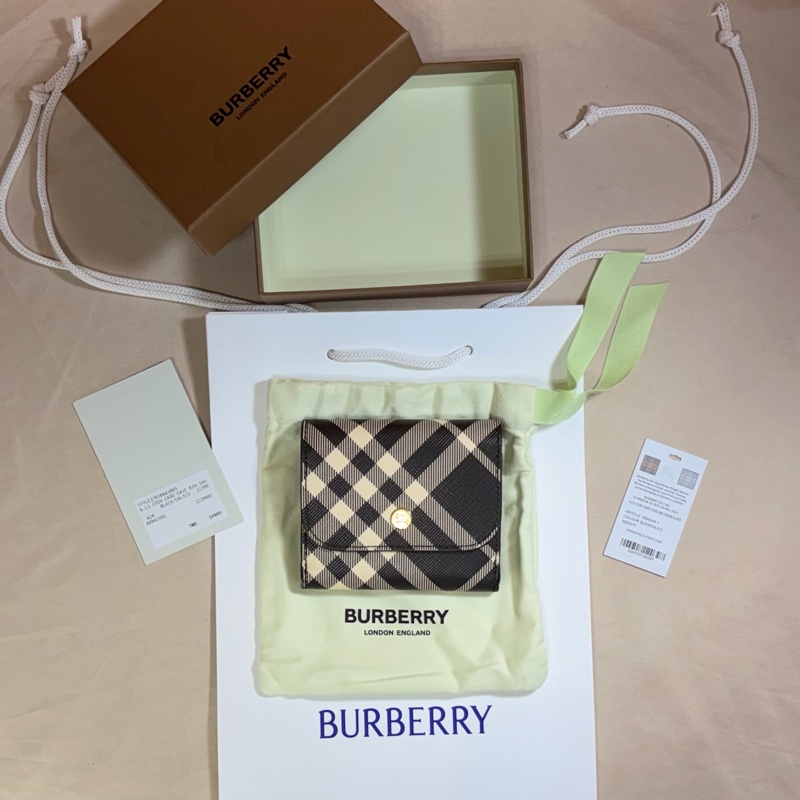 🎁全新盒裝 Burberry 巴寶莉 戰馬金釦 格紋翻蓋卡夾零錢包（原價14900）-1