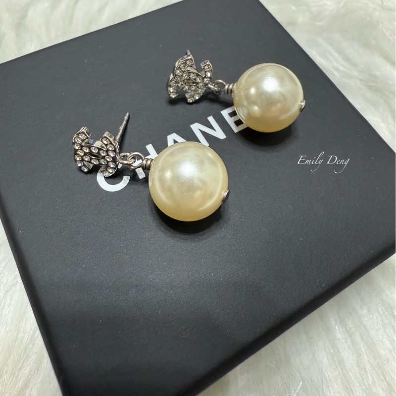 Chanel 最經典垂墜珍珠耳環-4