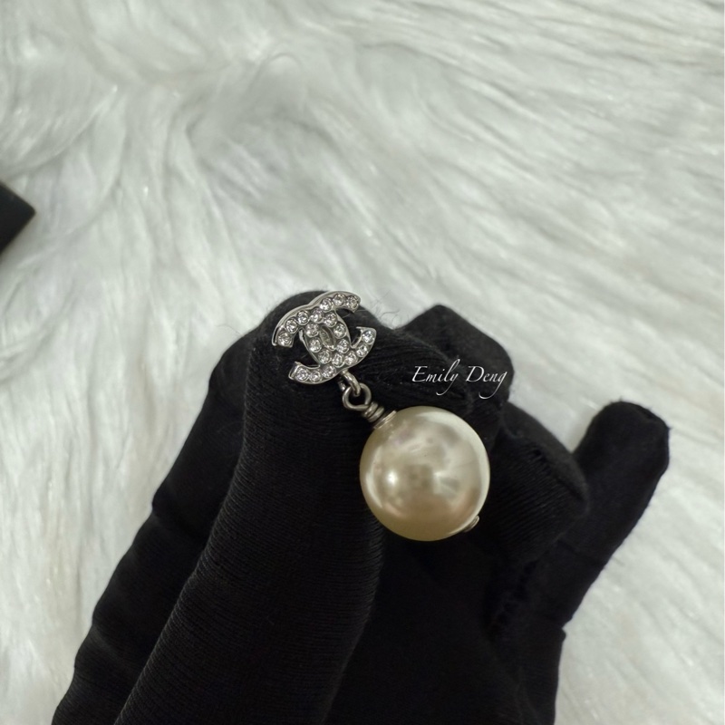 Chanel 最經典垂墜珍珠耳環-6